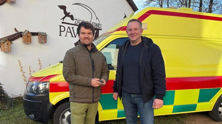 Zvířata místo lidí. Zraněné živočichy bude vozit do záchranné stanice na Vysočině stará sanitka